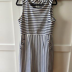 Old Navy navy and white striped dress with pockets